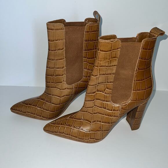 Marc Fisher LTD Women's Chelsea Boots Size 7M Garliss Leather Pointed Toe Shoes - Picture 7 of 13